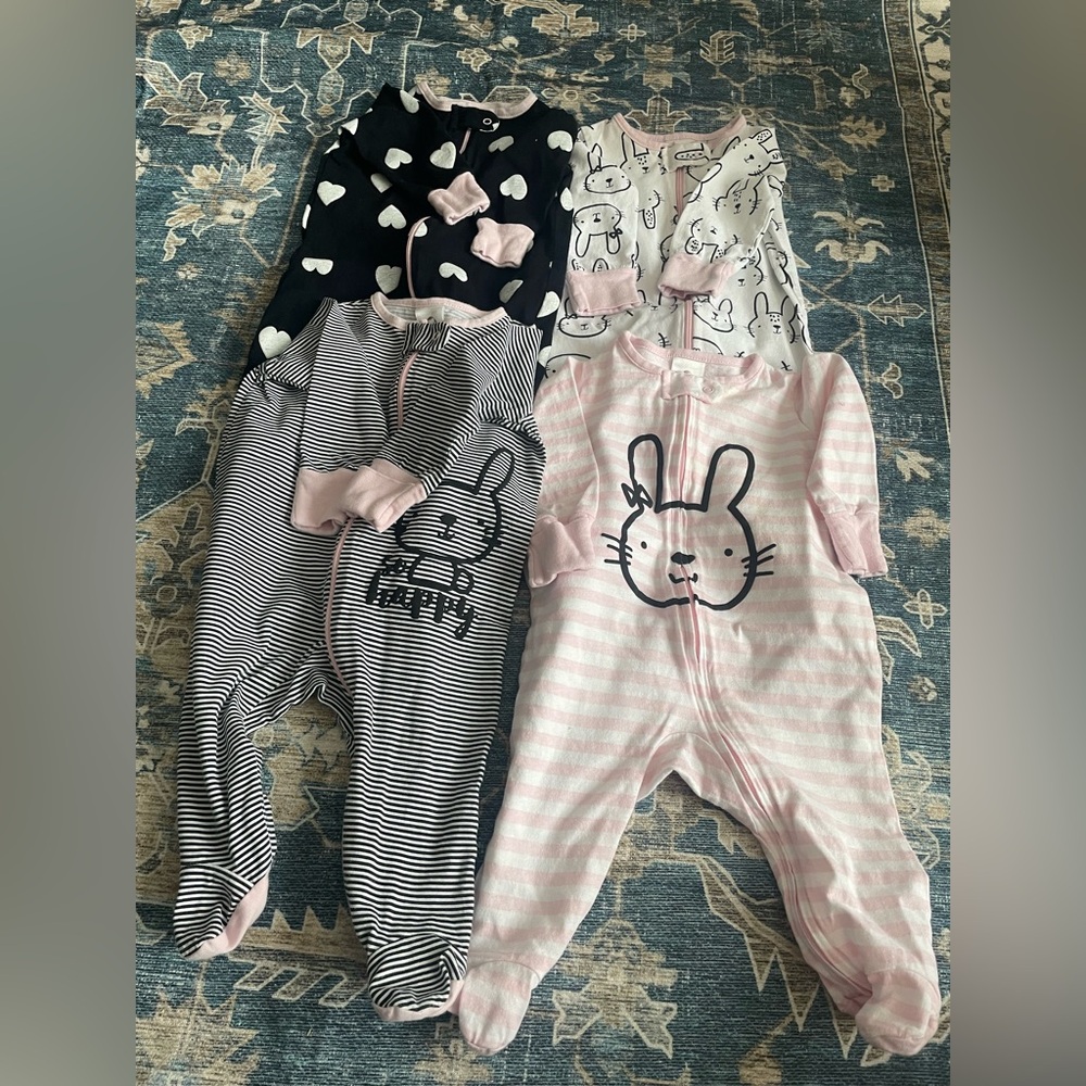 Gerber 0-3 month Baby Pajamas with Bunny and Heart Patterns